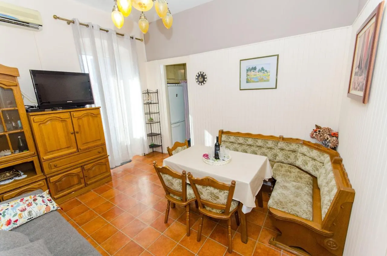 “Feel At Home” Apartment Split 0*,
