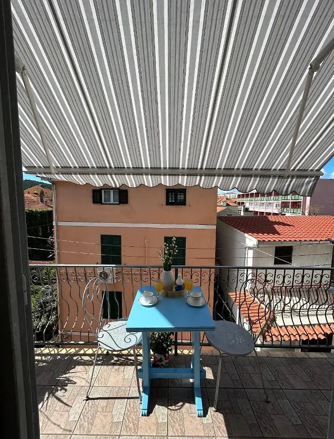 “Feel At Home” Apartment Split