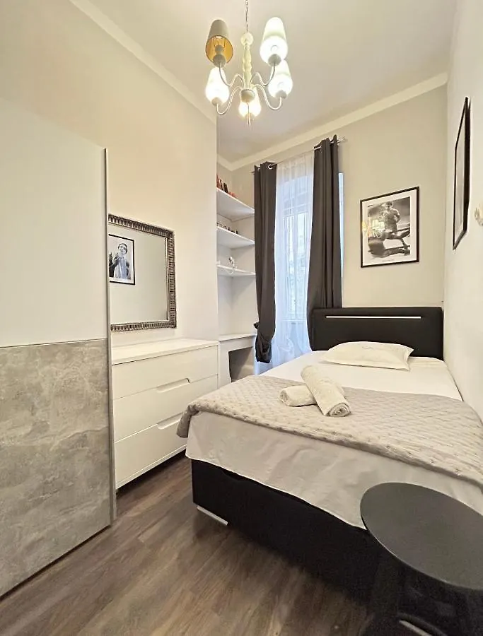 “Feel At Home” Apartment Split