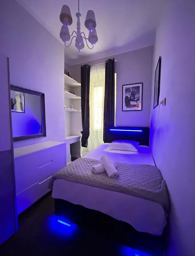 “Feel At Home” Apartment Split